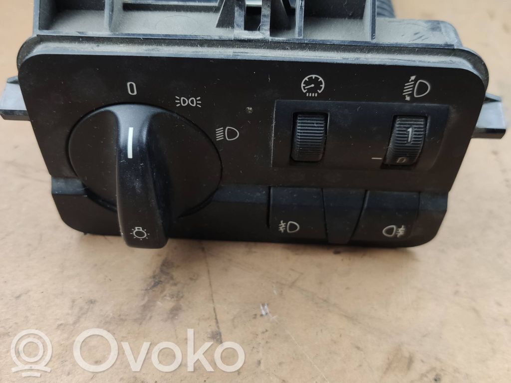 Light switch   61314108586,318521,086480061,67108586,6901429,6907947,6918054,6919829,6923479,6925076,6936832,6965381,8363641,8383226,9133015
