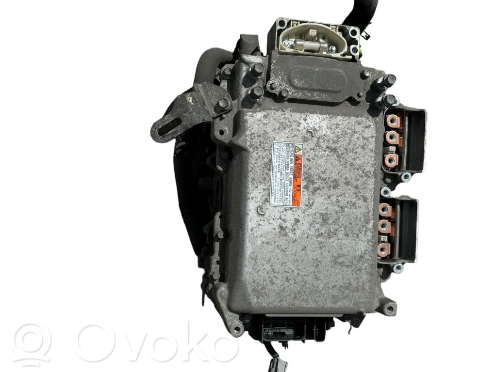 Toyota RAV 4 (XA40) Voltage converter inverter 