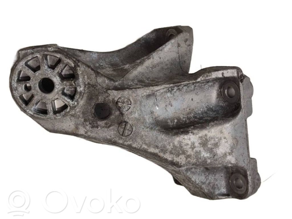 Audi Q7 4L Engine mounting bracket 