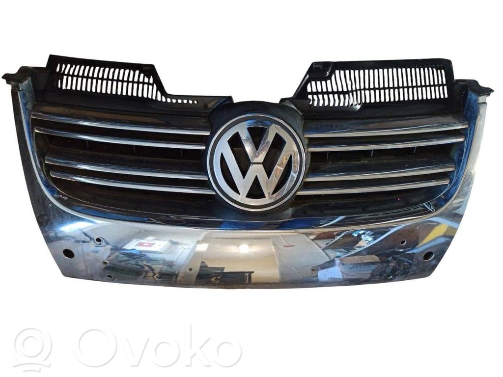 Volkswagen Golf V Etupuskurin ylempi jäähdytinsäleikkö 
