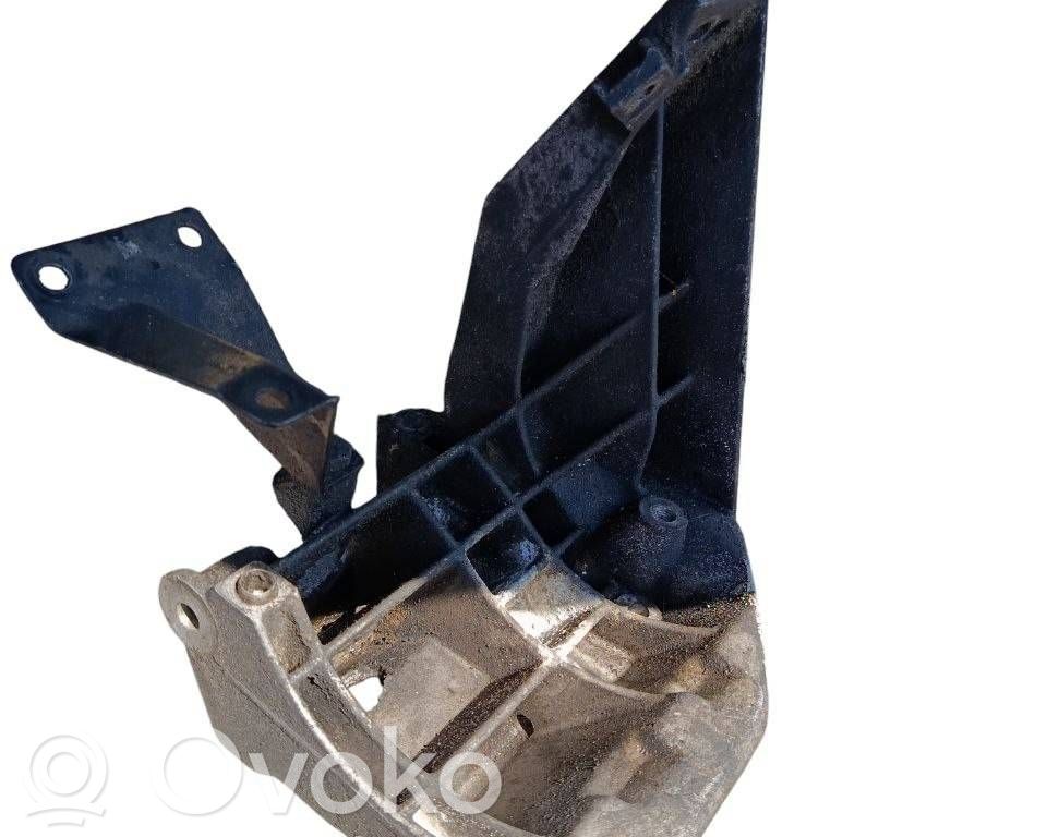 BMW 7 E38 Engine mounting bracket 
