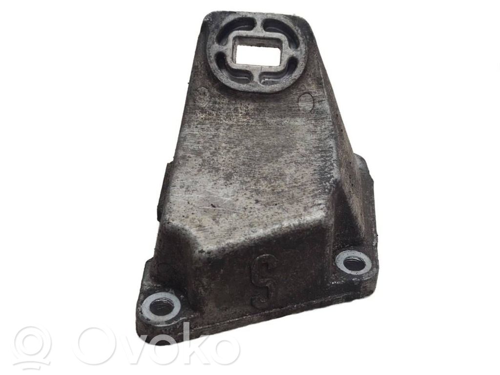Audi 100 S4 C4 Engine mounting bracket 