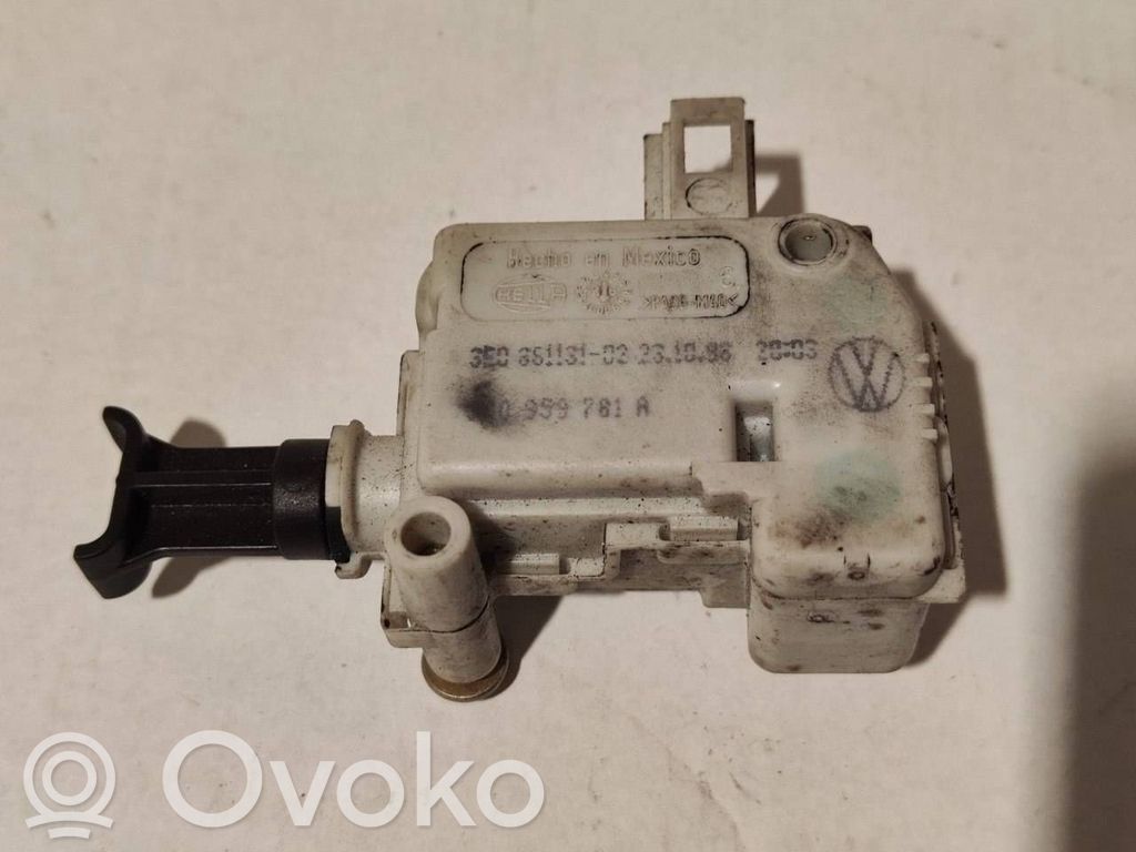 Volkswagen New Beetle Siłownik zamka tylnej klapy bagażnika 
