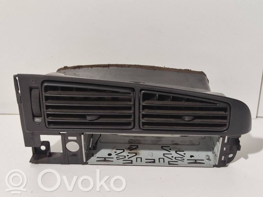 Volkswagen Golf III Kojelaudan keskiosan tuuletussuuttimen ritilä 