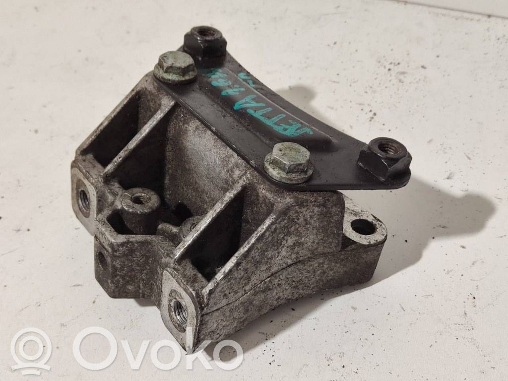 Volkswagen Jetta VI Gearbox mount 