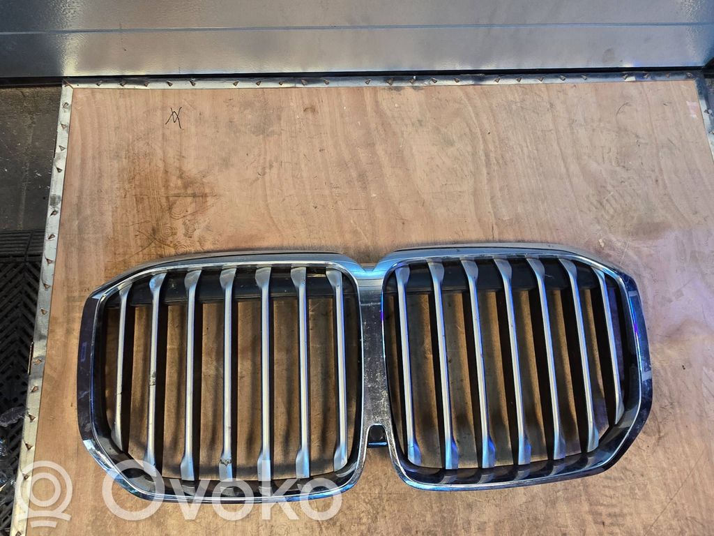 BMW X7 G07 Maskownica / Grill / Atrapa górna chłodnicy 