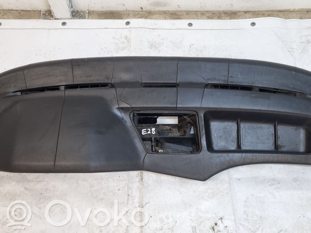 BMW 5 E28 Panelė 