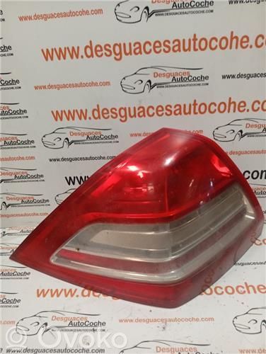 Lámpara de faros/luces traseros