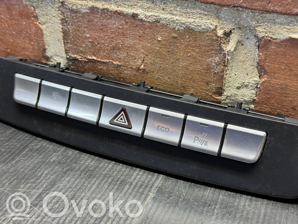 Mercedes-Benz C W204 Przycisk świateł awaryjnych 