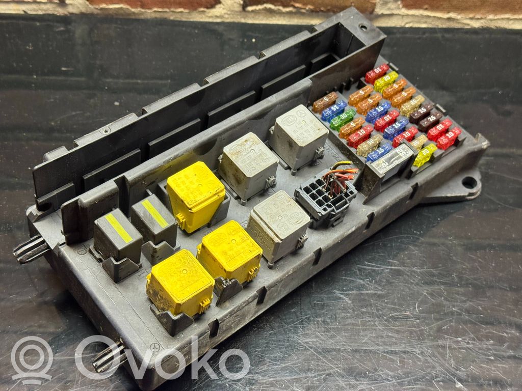 Mercedes-Benz Sprinter W906 Ramka / Moduł bezpieczników 