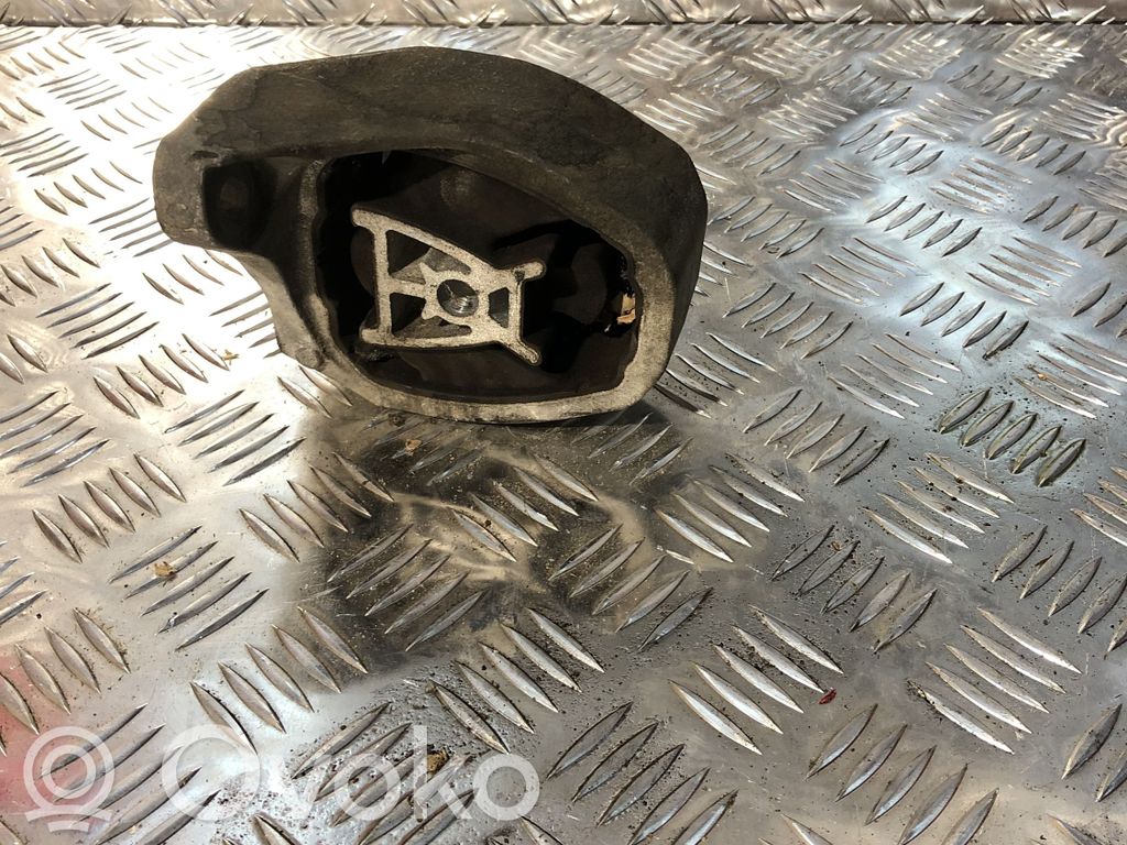 Volvo XC90 Engine mount bracket 