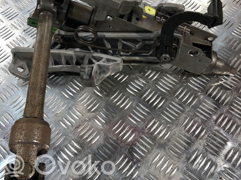 Volvo V70 Ohjauspyörän akseli 
