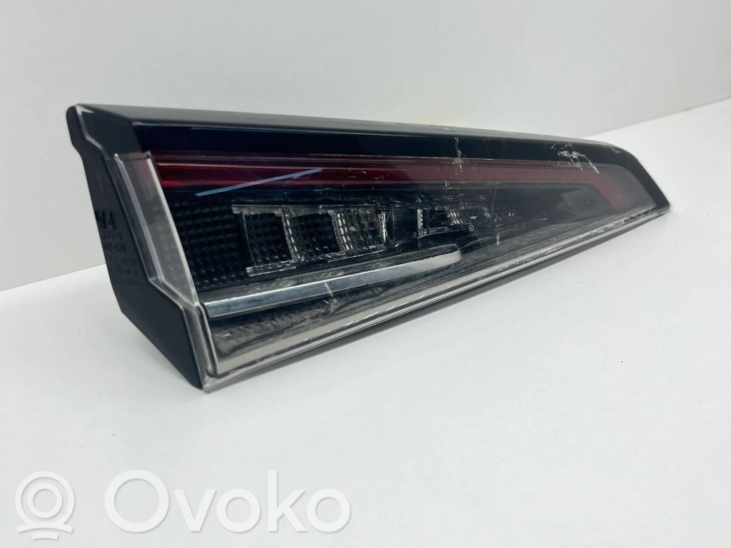 Toyota Corolla E210 E21 Aizmugurējais lukturis pārsegā 