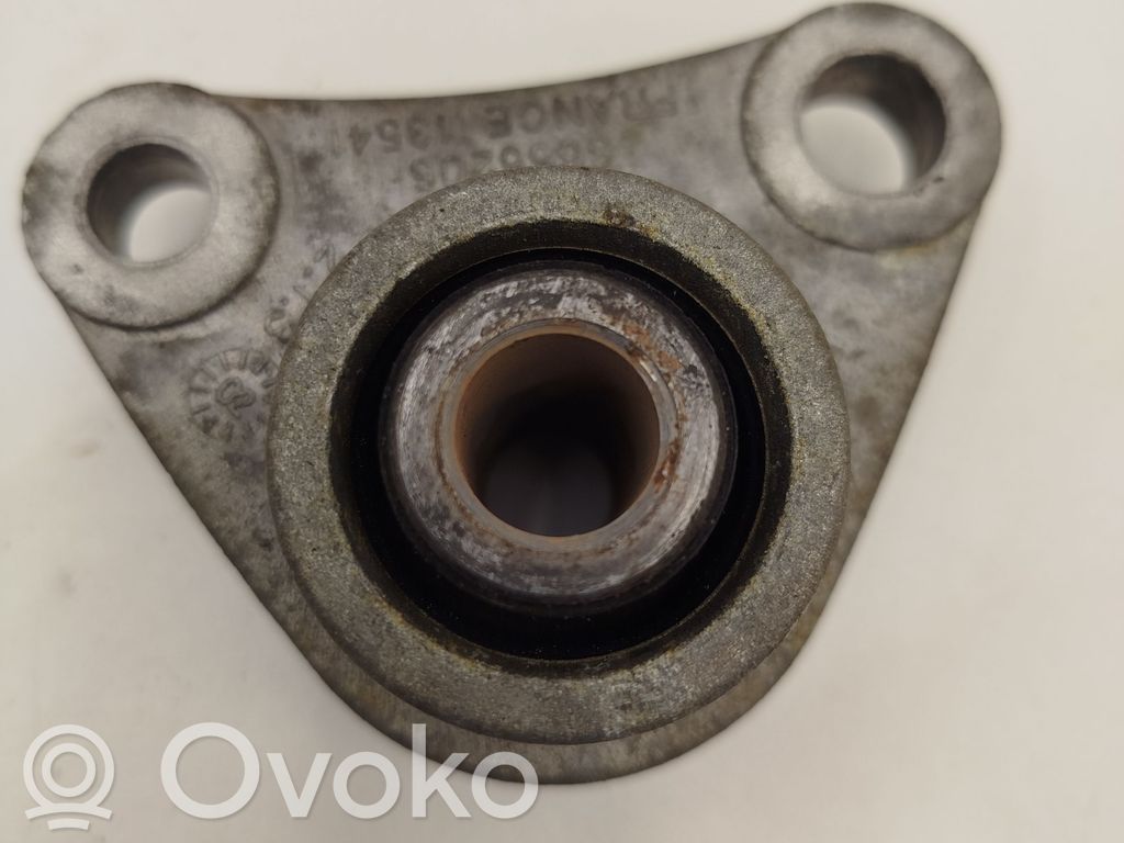 Volvo V70 Wspornik / Mocowanie silnika 
