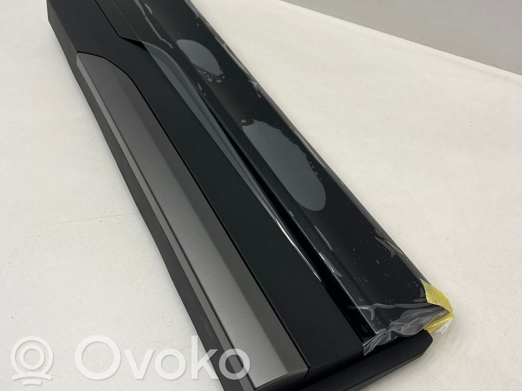 Lynk & co 01 Apdaila galinių durų (moldingas) 