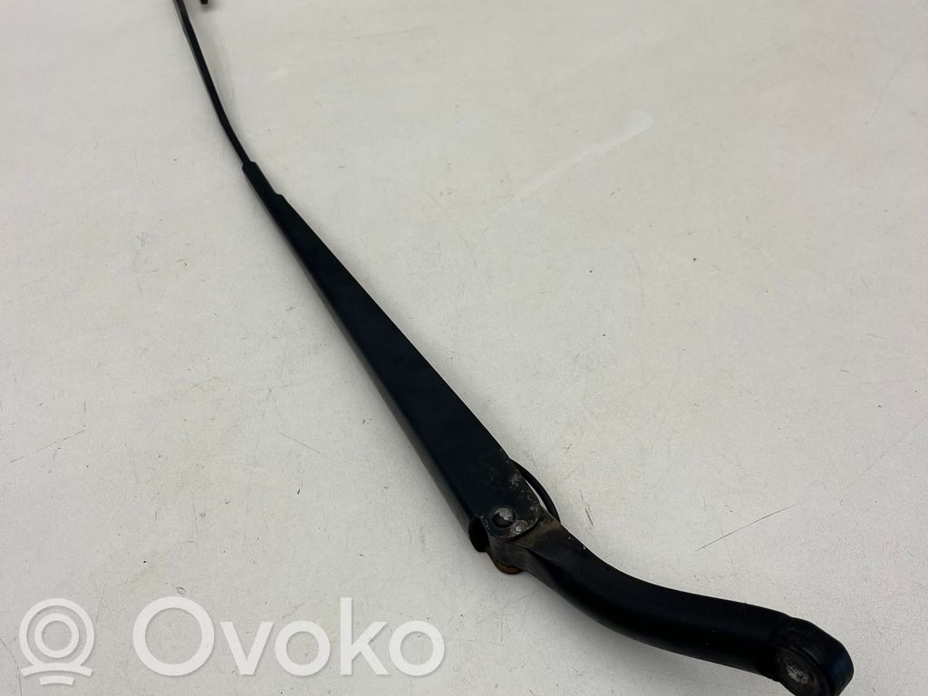 Volvo S80 Front wiper blade arm 
