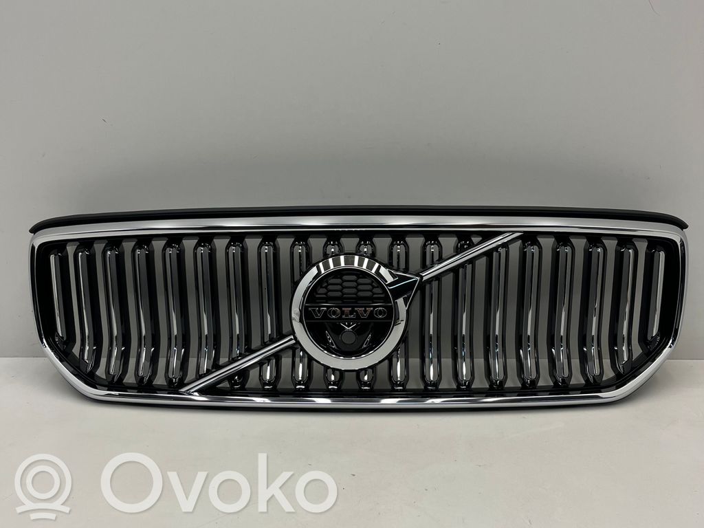 Volvo XC40 Rejilla superior del radiador del parachoques delantero 