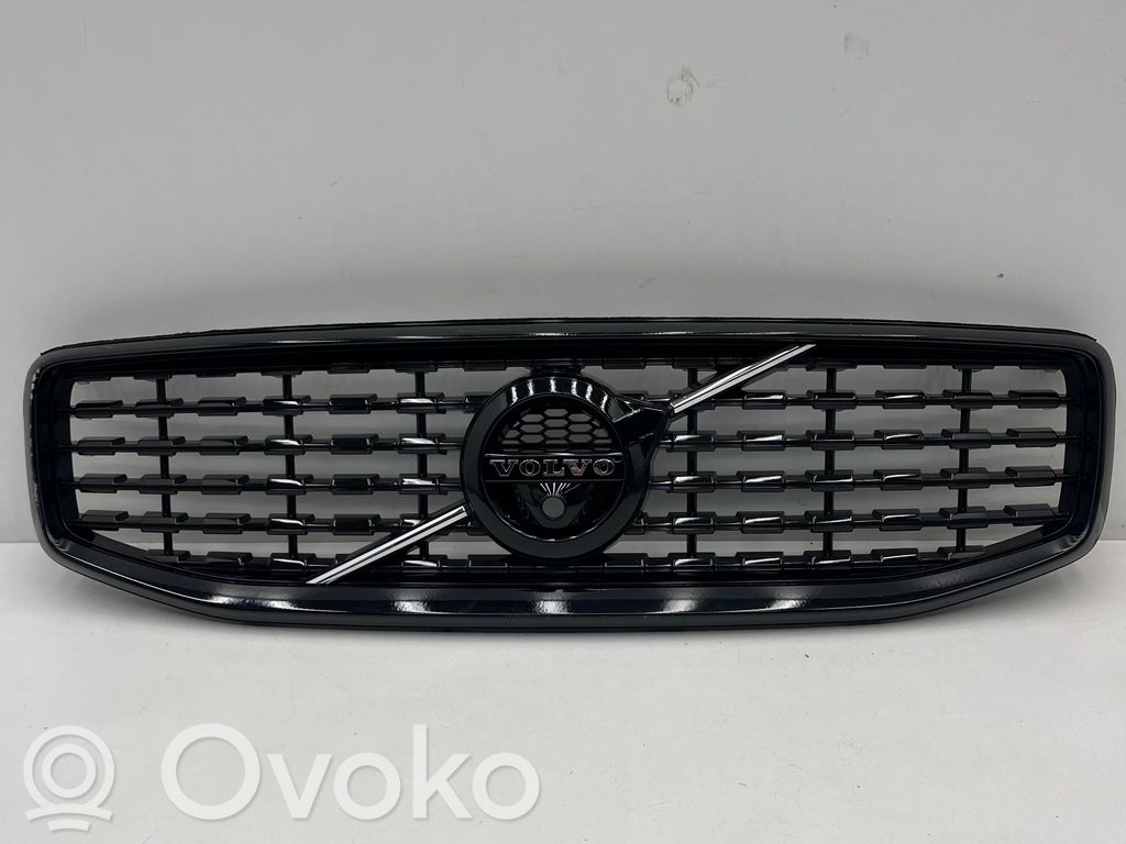 Volvo V60 Etupuskurin ylempi jäähdytinsäleikkö 