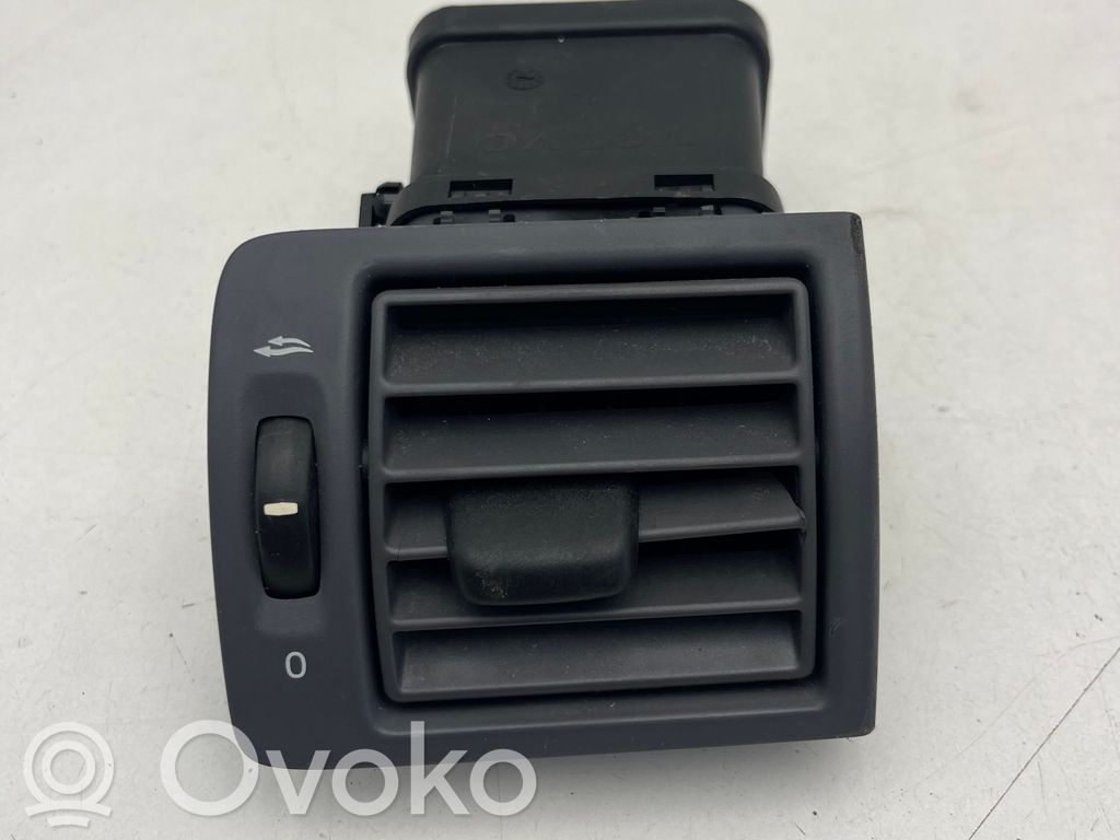 Volvo V50 Boczna kratka nawiewu deski rozdzielczej 