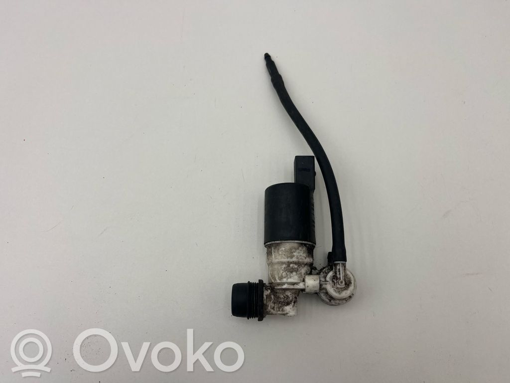 Volvo V60 Windscreen/windshield washer pump 