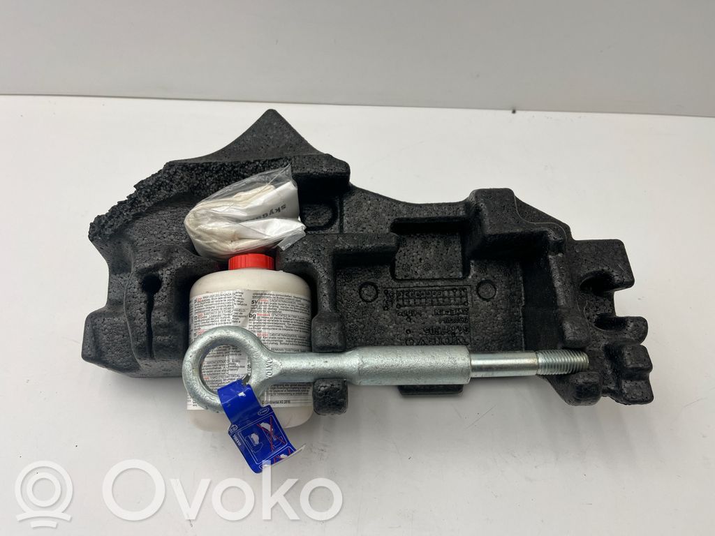 Volvo V60 Spare wheel section trim 