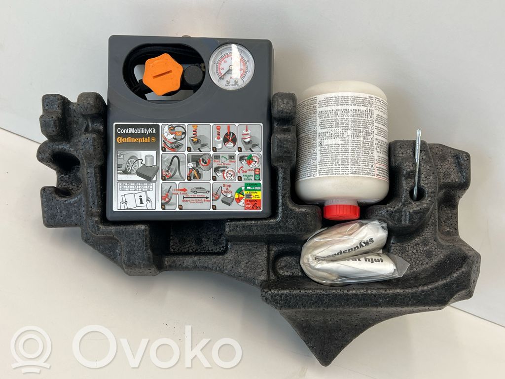 Volvo V60 Spare wheel section trim 