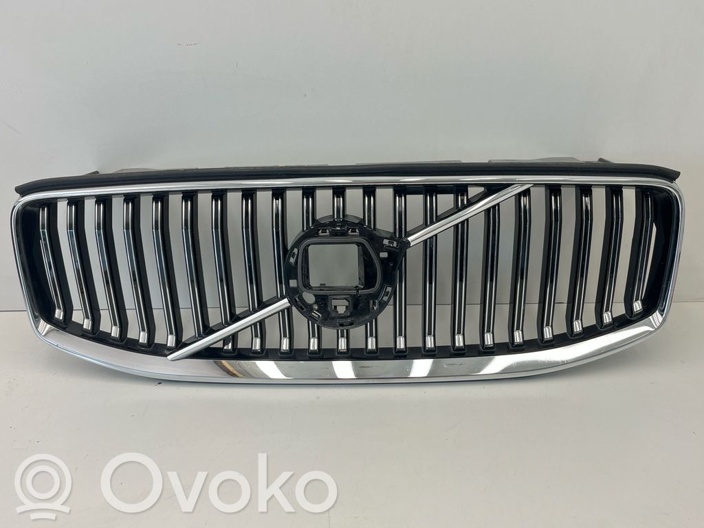 Volvo XC60 Front bumper upper radiator grill 