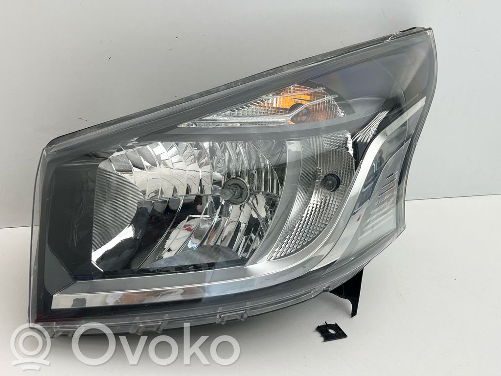 Renault Trafic III (X82) Lampa przednia 