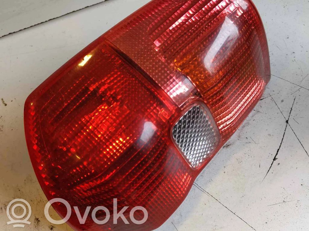 Toyota RAV 4 (XA20) Задний фонарь в кузове 