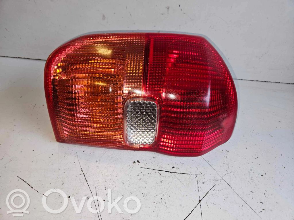 Toyota RAV 4 (XA20) Lampa tylna 