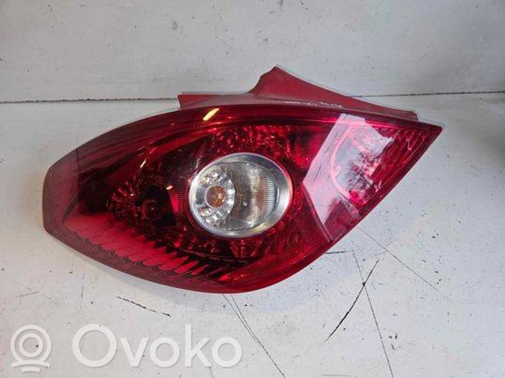 Opel Corsa D Aizmugurējais lukturis virsbūvē 