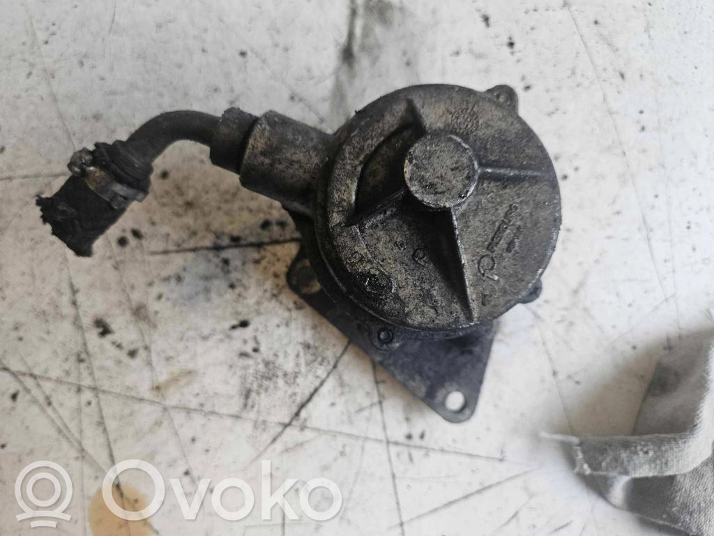 Peugeot 405 Vacuum pump 