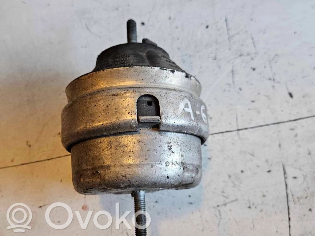 Volkswagen PASSAT B5 Engine mount bracket 