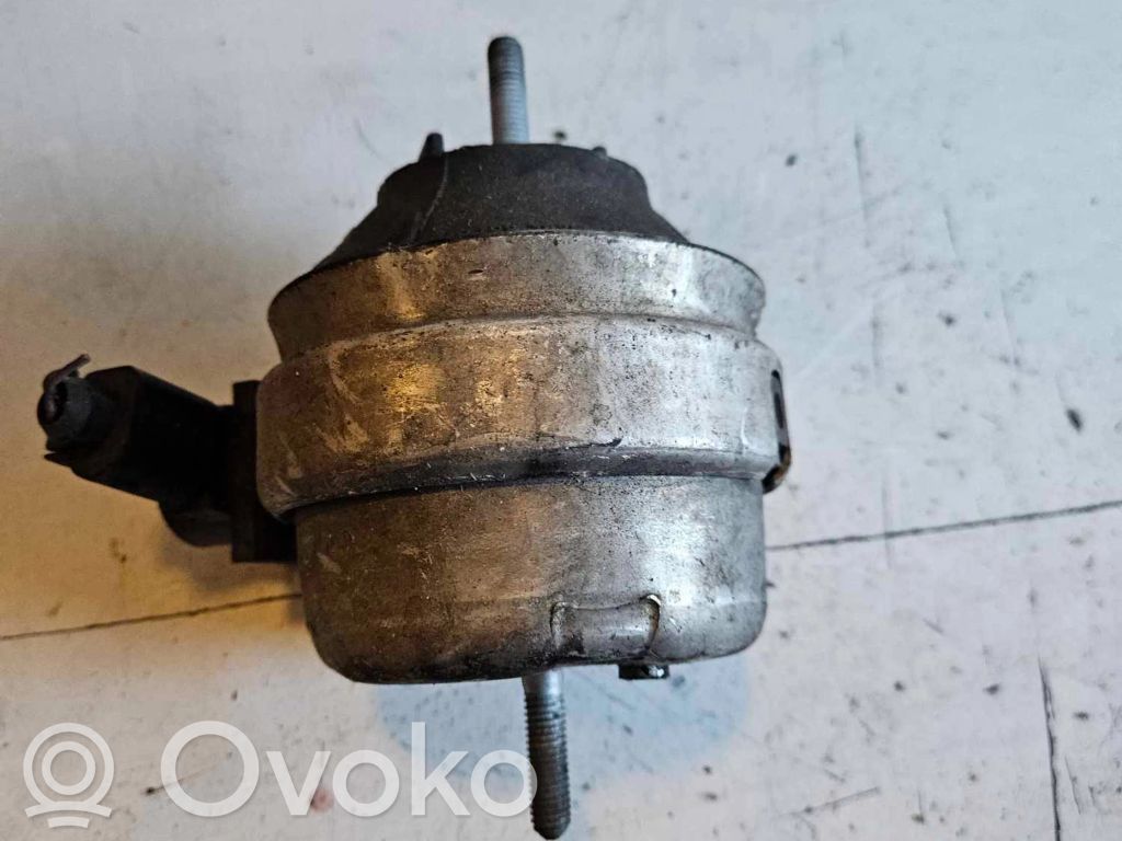 Engine mount bracket   4B0199379E,4B0199379A