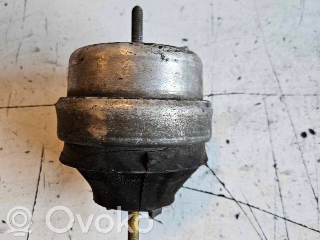 Volkswagen PASSAT B5.5 Engine mount bracket 