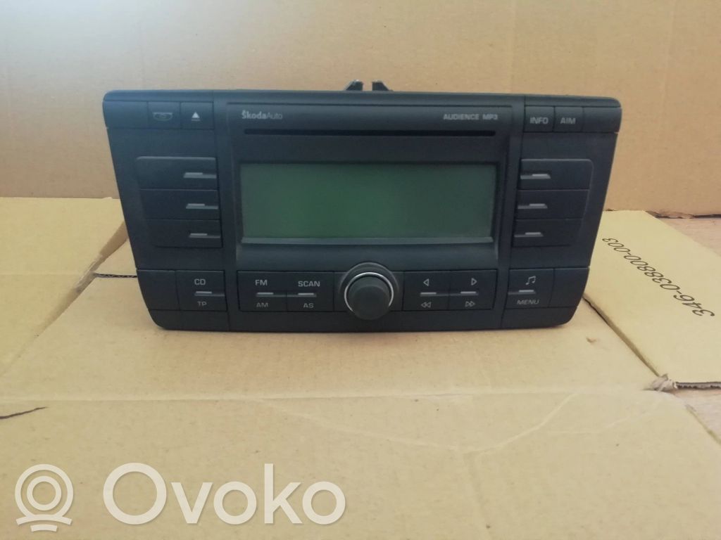 Skoda Octavia Mk2 (1Z) Panel / Radioodtwarzacz CD/DVD/GPS 
