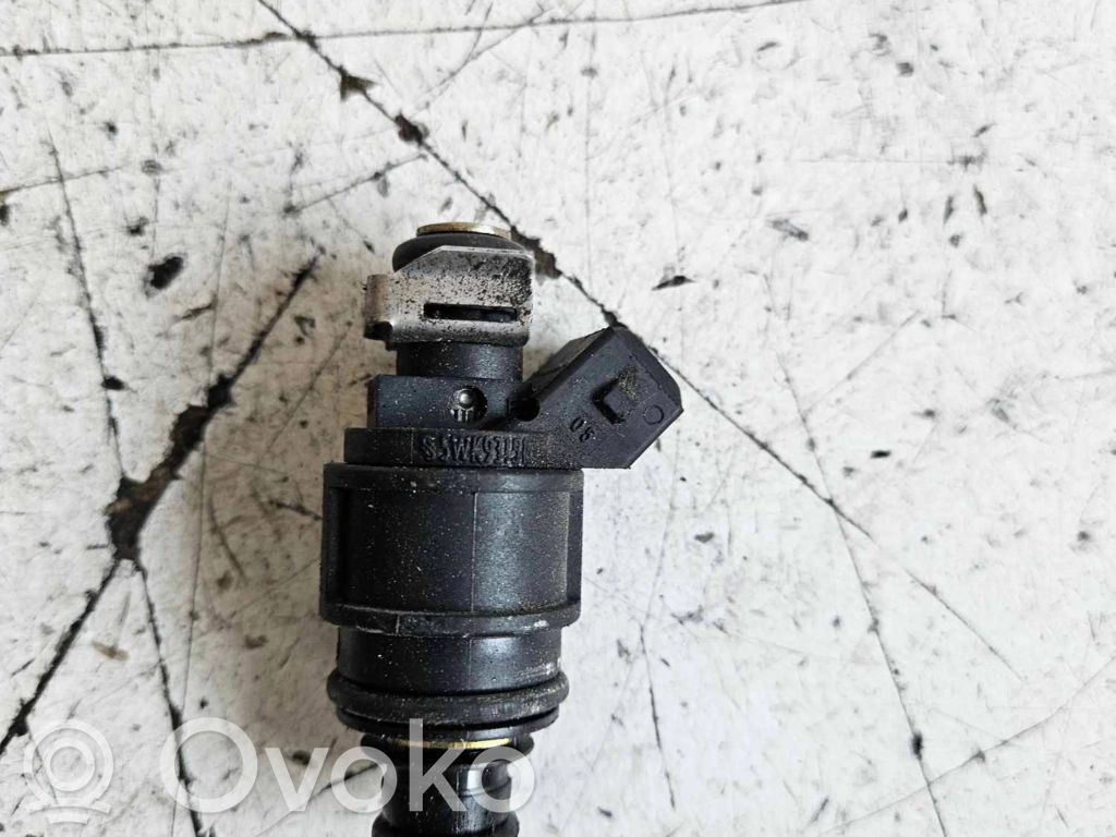 Opel Vectra B Fuel injector 