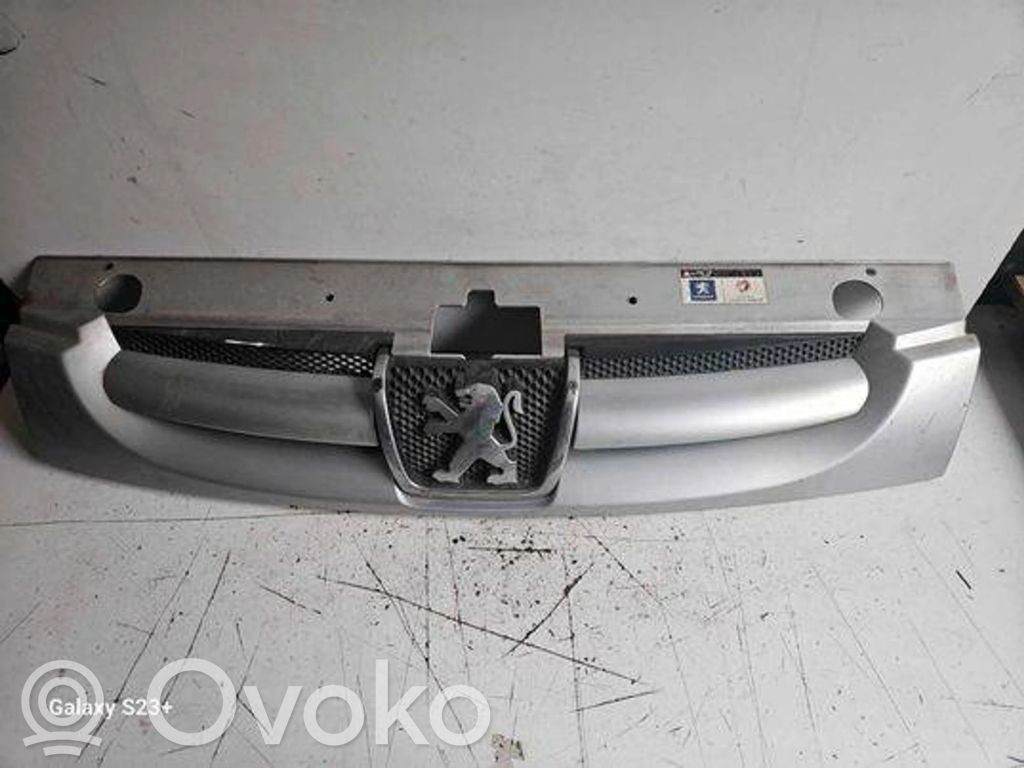 Peugeot Partner Maskownica / Grill / Atrapa górna chłodnicy 