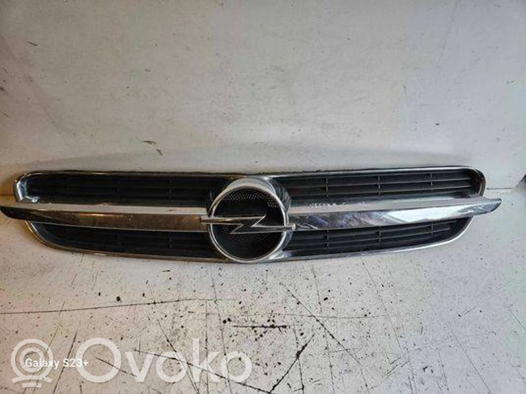 Opel Vectra C Etupuskurin ylempi jäähdytinsäleikkö 