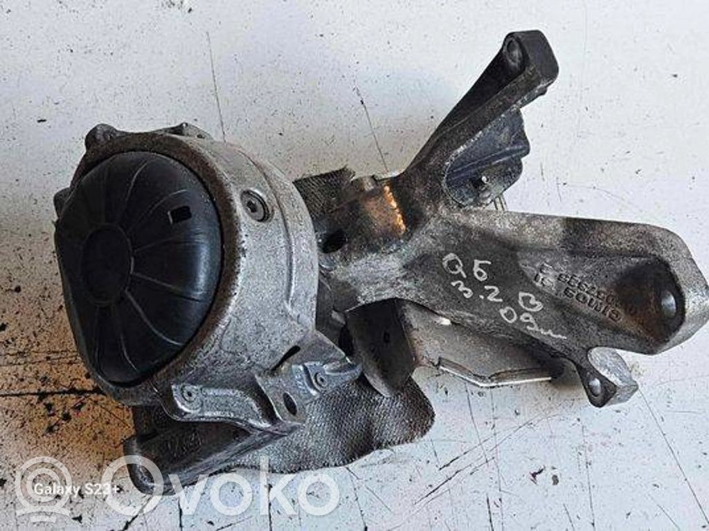 Audi Q5 SQ5 8R Engine mounting bracket 