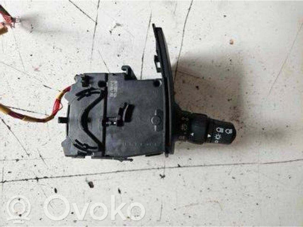 Renault Clio III Indicator stalk 