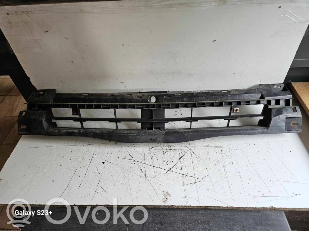 Opel Vivaro Uchwyt / Mocowanie zderzaka przedniego 