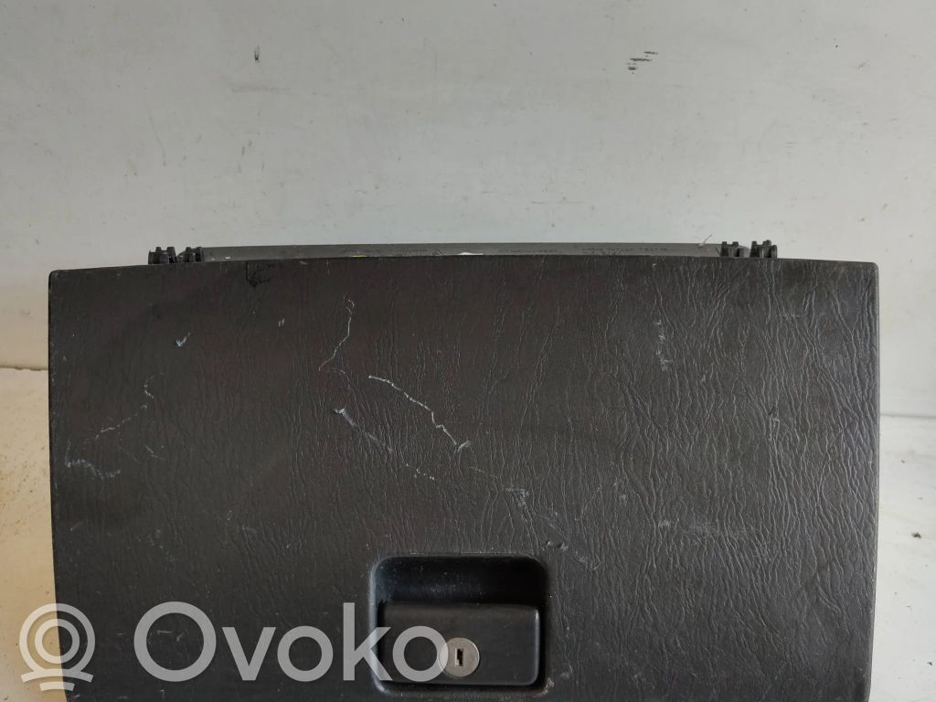 Toyota Corolla E120 E130 Guantera 