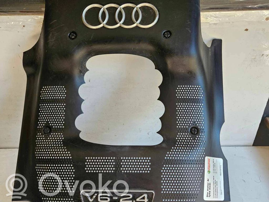 Audi A4 S4 B6 8E 8H Variklio dangtis (apdaila) 