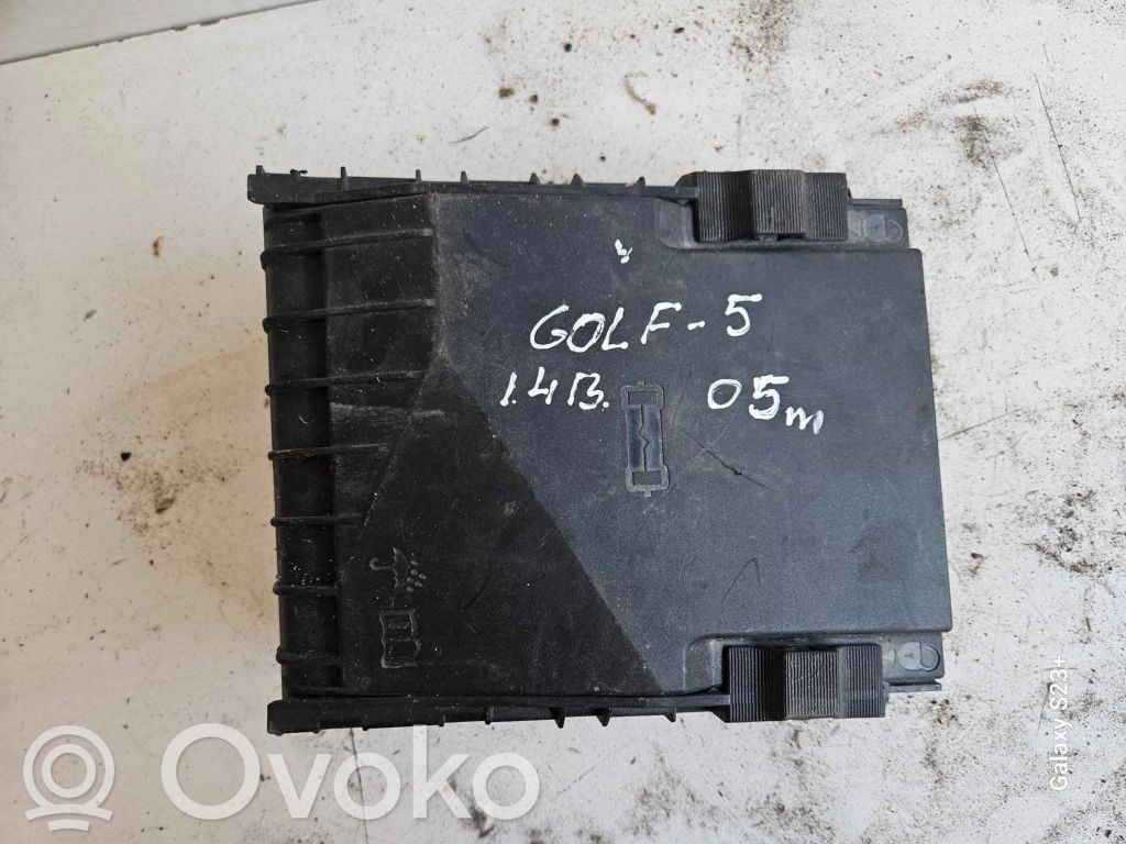 Volkswagen Golf V Sulakerasian kansi 