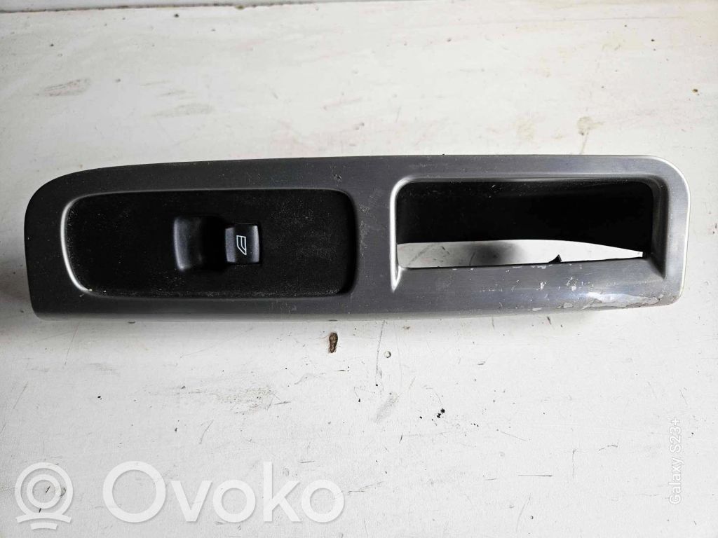 Volvo V50 Front door window switch trim 