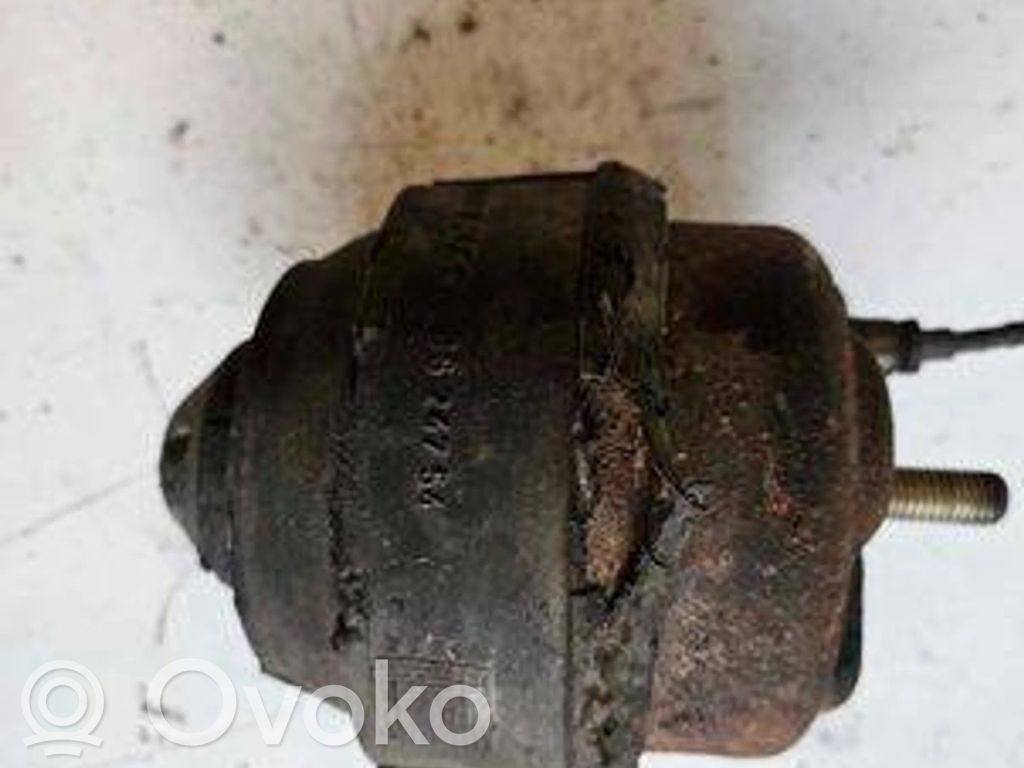 Volvo XC90 Engine mount bracket 