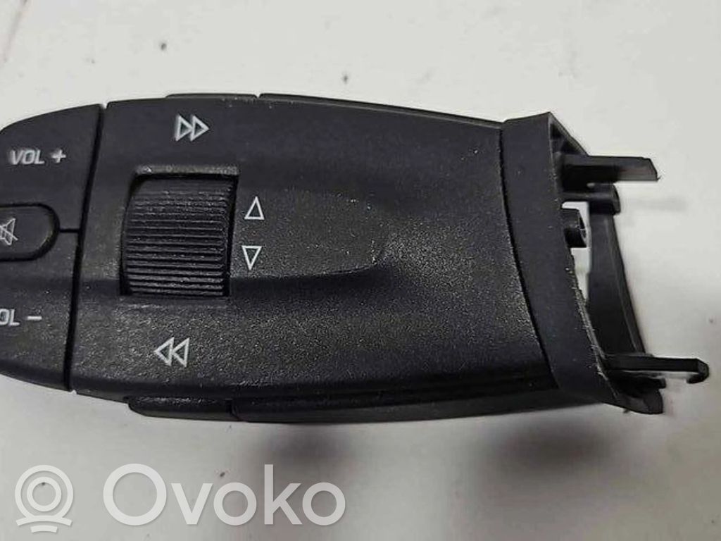 Skoda Fabia Mk2 (5J) Interruptor de control multifunción 