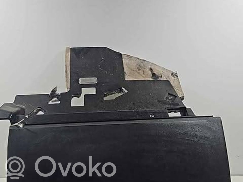 Audi A8 S8 D3 4E Panelės apdailos skydas (apatinis) 