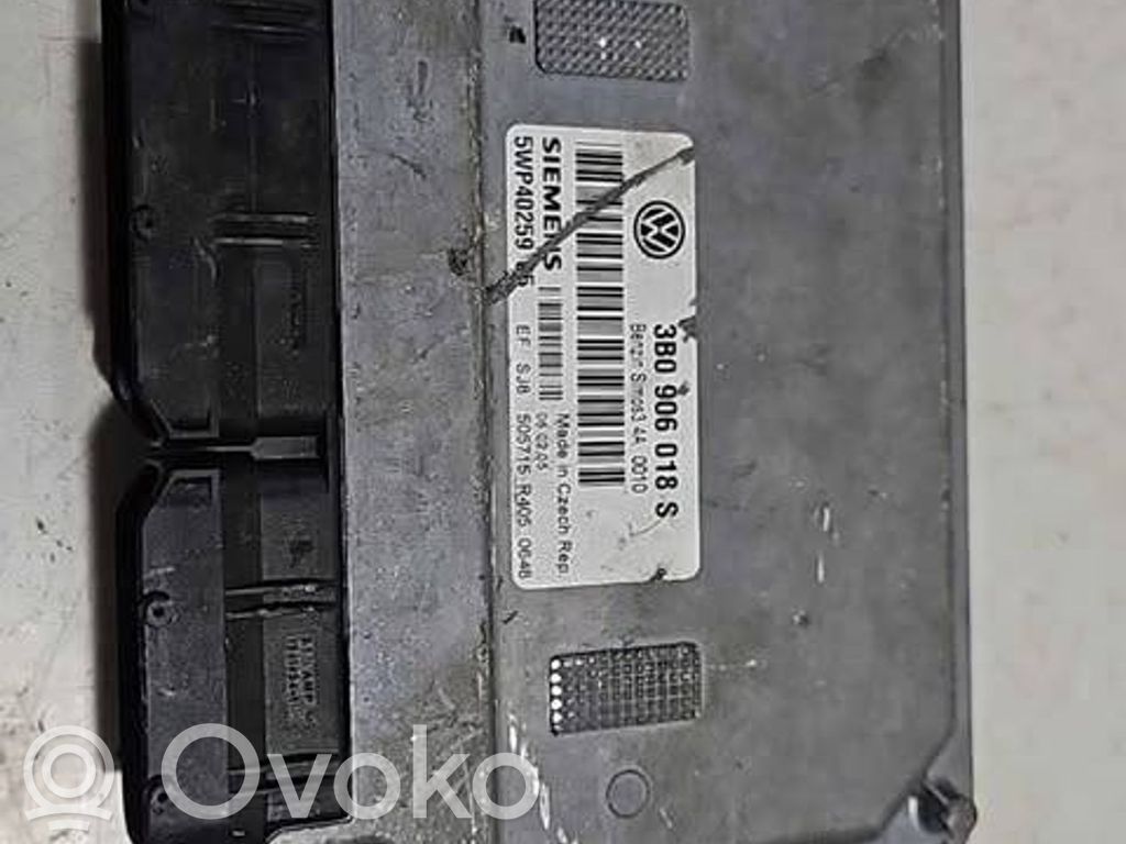 Volkswagen PASSAT B5 Engine control unit/module 